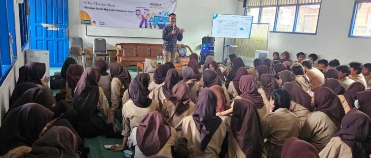DOSEN EDUKASIKAN KEAMANAN SIBER