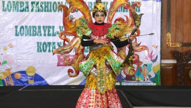 Srikandi Gaun Daur Ulang