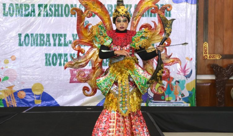 Srikandi Gaun Daur Ulang