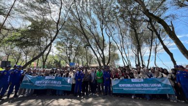 Aksi Bersih Pantai Universitas Alma Ata