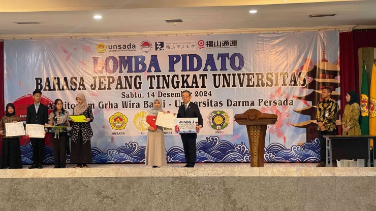 Riani Anggraeni juara 1 Lomba Pidato Bahasa Jepang